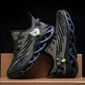 Lightweight and Breathable Men's Running Sneakers